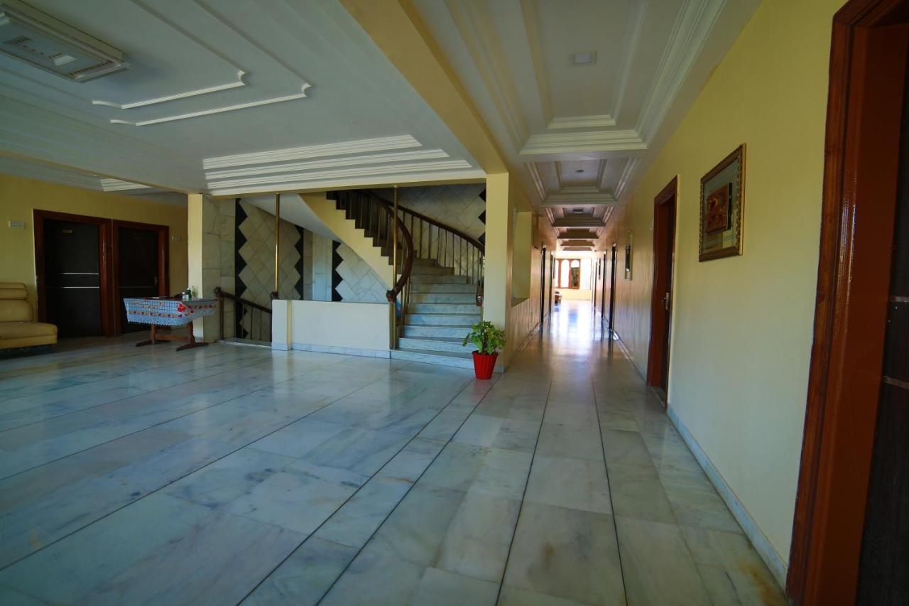 Hotel Sheratone Mount Âbû Extérieur photo