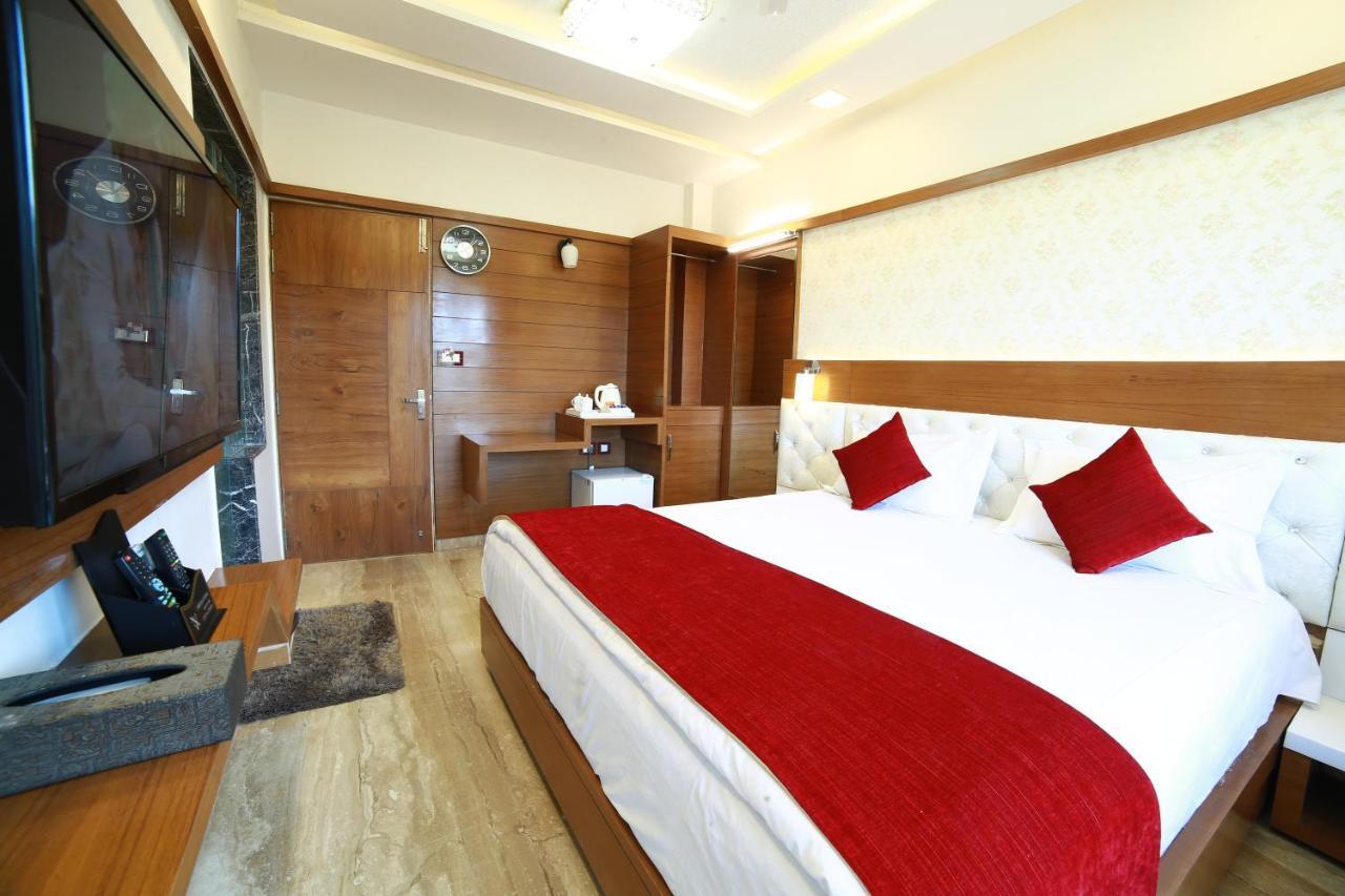Hotel Sheratone Mount Âbû Extérieur photo