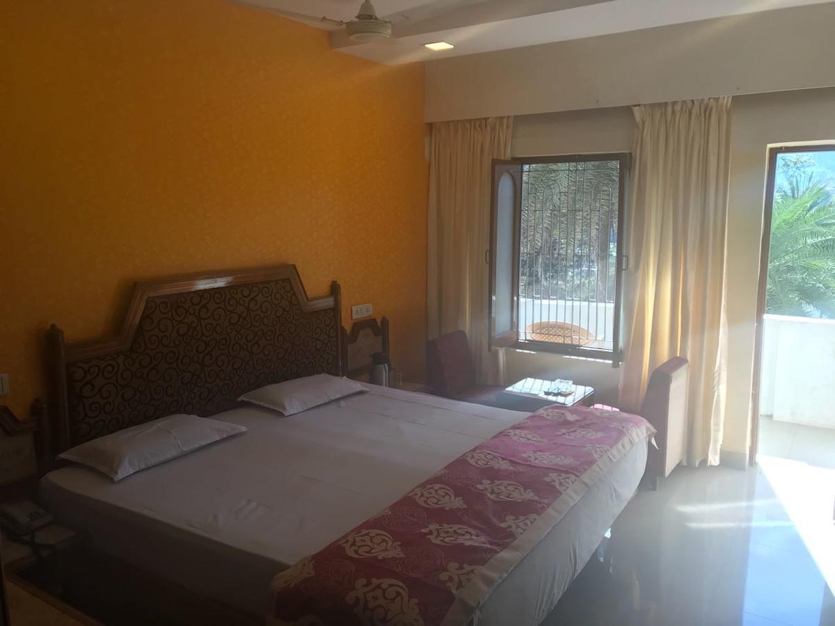 Hotel Sheratone Mount Âbû Extérieur photo