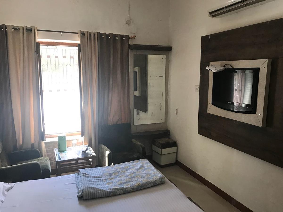 Hotel Sheratone Mount Âbû Extérieur photo